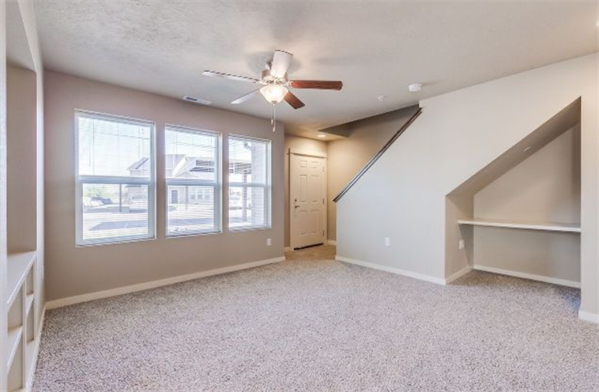 Building Photo - 205 Meadowview Ln