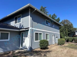 Building Photo - 1515 NE Hale Pl