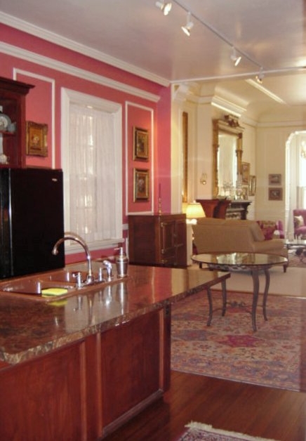 Cocina a sala de estar MH - 1900 Eutaw Pl