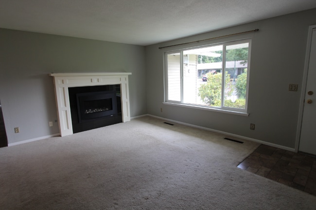 Building Photo - 8111 Cirque Dr W