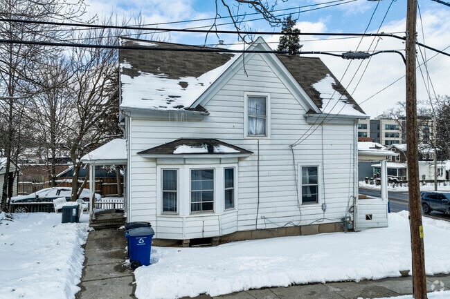 Building Photo - 720 S Main St