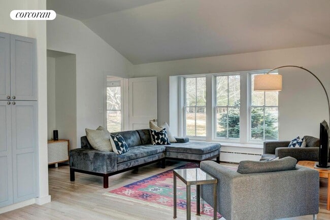 Foto del edificio - 35 Bayberry Ln