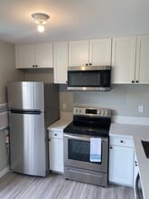 Building Photo - 6930 Hyde Park Dr