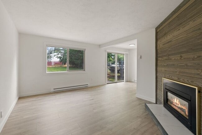 Building Photo - 208 W 13th Ave