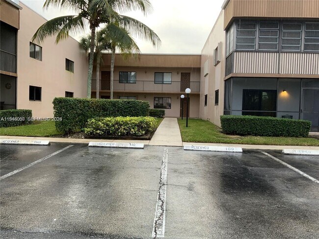 Building Photo - 9920 NW 68th Pl