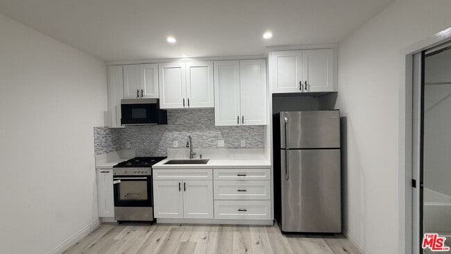 Foto del edificio - 7345 Tyrone Ave