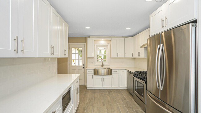 Building Photo - 2282 3rd St