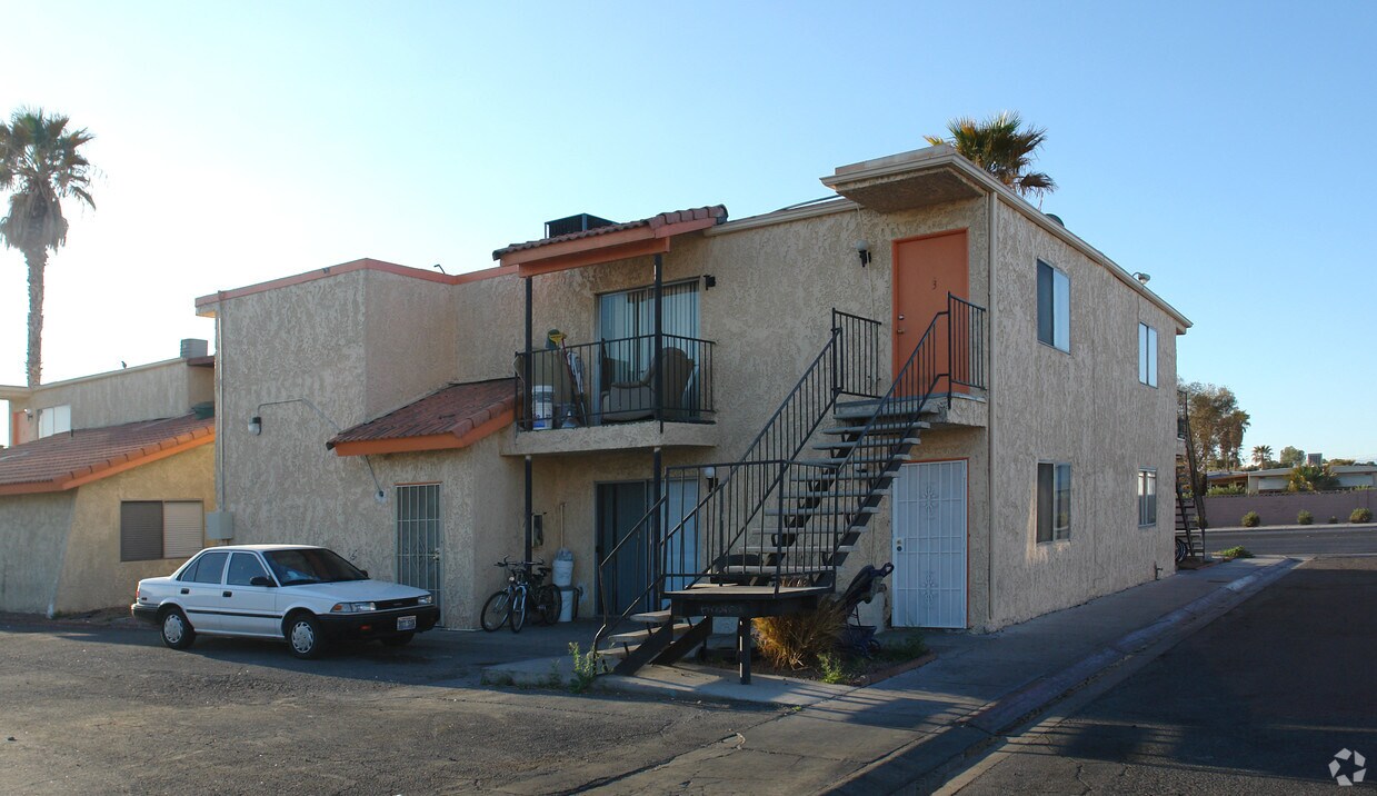 Primary Photo - 4870 W Twain Ave