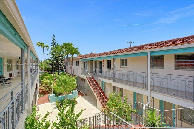 Foto del edificio - 7300 Byron Ave