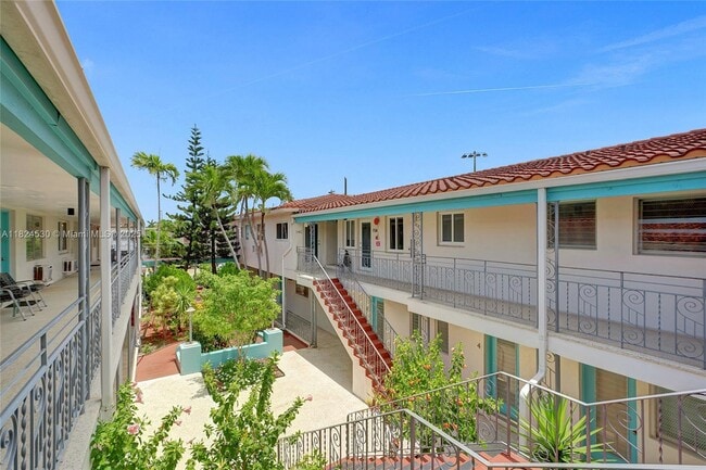 Building Photo - 7300 Byron Ave