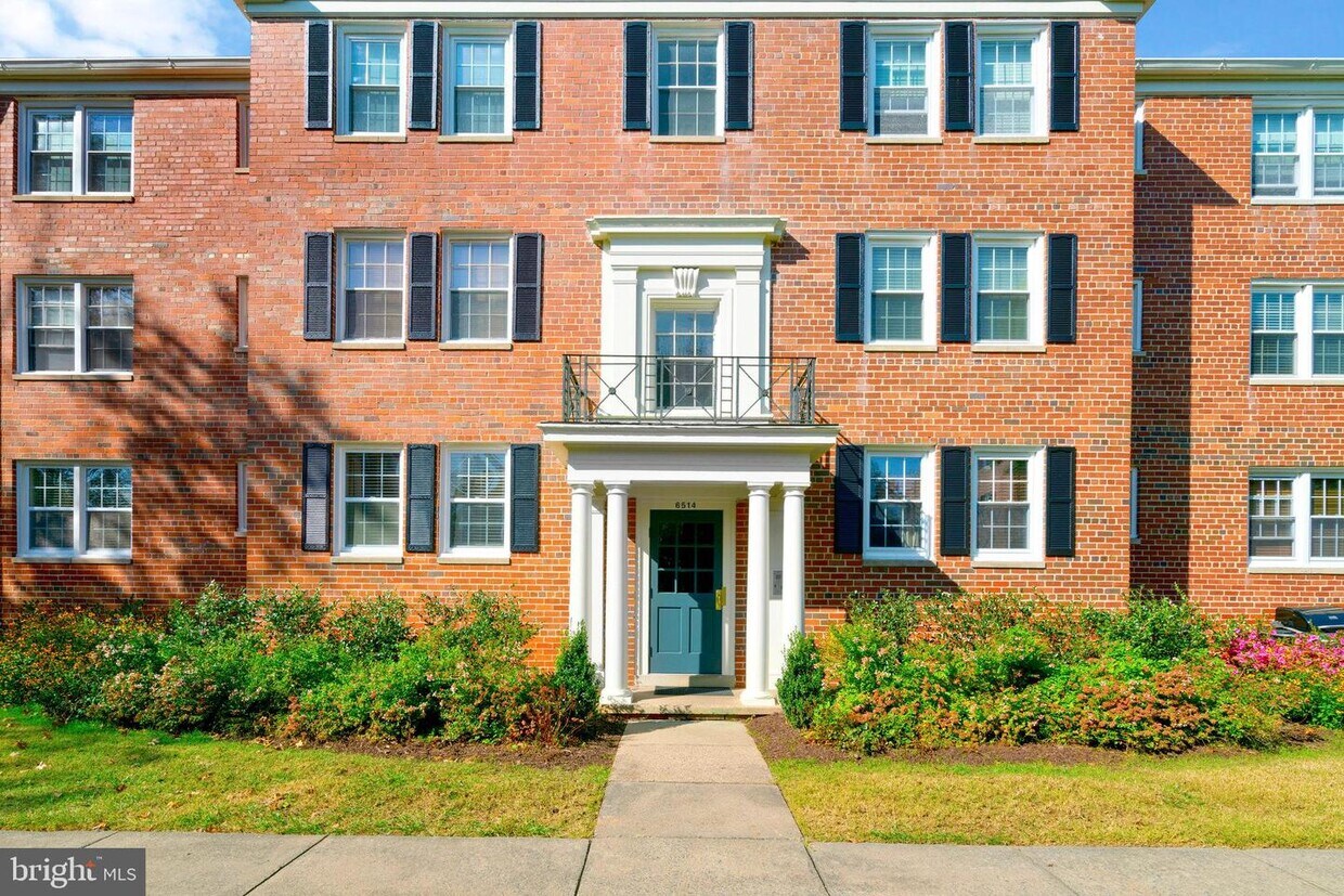 6514 Potomac Ave Unit B2, Alexandria, VA 22307 Room for Rent in