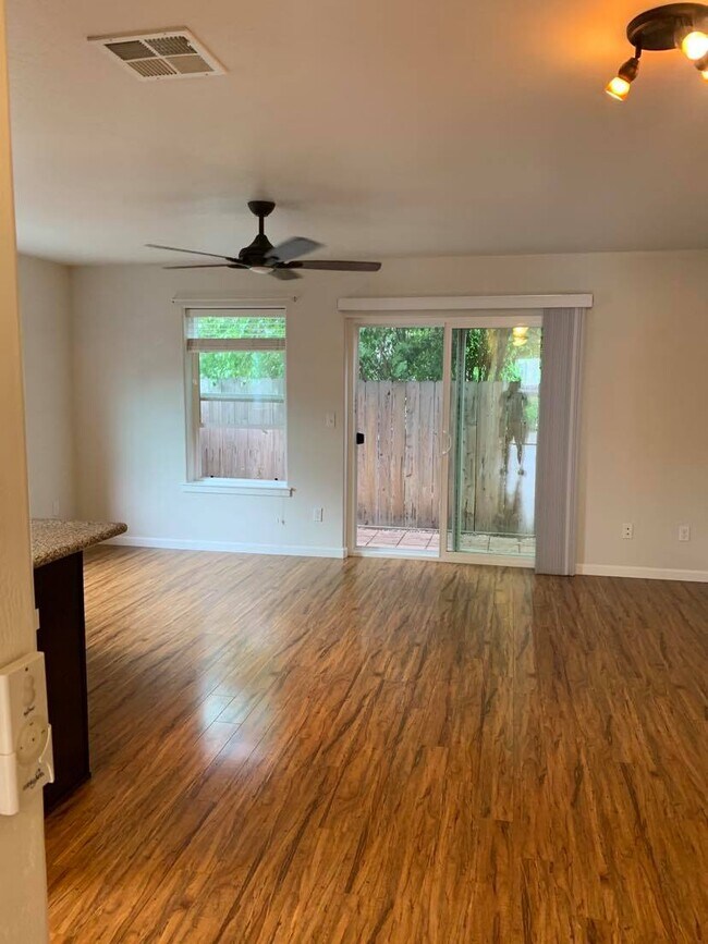 52 S Haskell St, Central Point, OR 97502 Townhome Rentals in Central