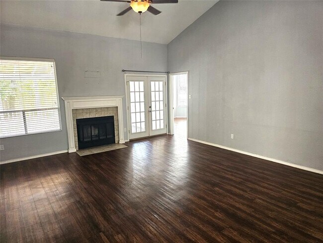 Foto del edificio - 12503 Deer Falls Dr