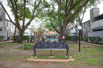 Building Photo - 10733 Braes Bend Dr