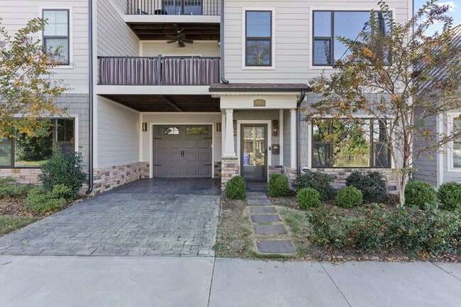 Foto del edificio - Luxurious 4-Bed Townhouse with Fireplace &...