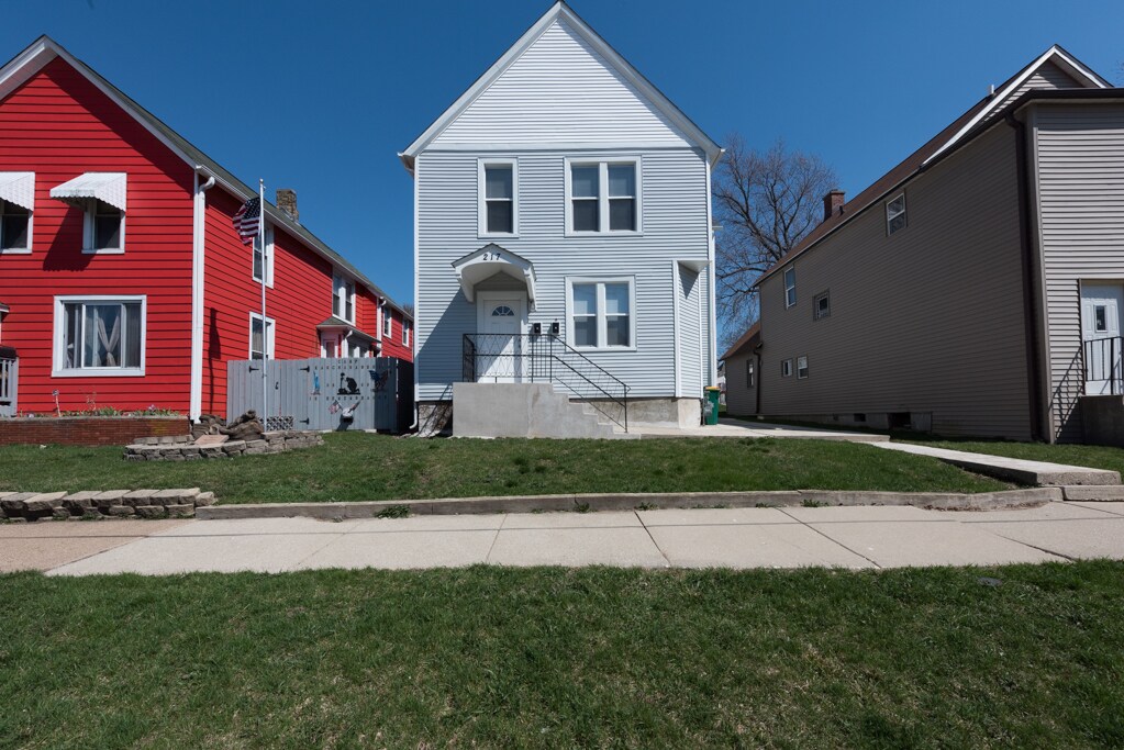 Primary Photo - 217 Sherman Pl