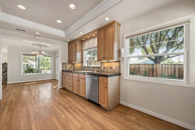 Building Photo - Gorgeous 3 Bedroom / 2 Bath Home on Corner...