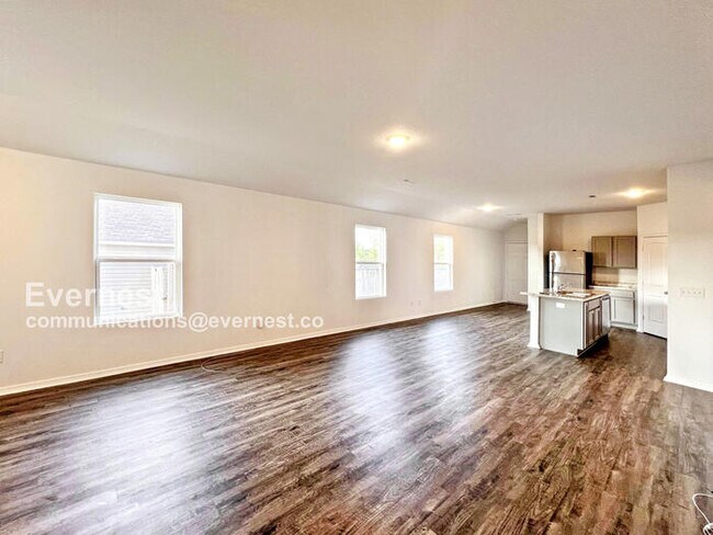 Building Photo - Charming 3-Bedroom Home with Garage / Pet-...