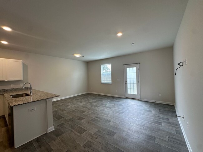 Building Photo - 427 Tevis St