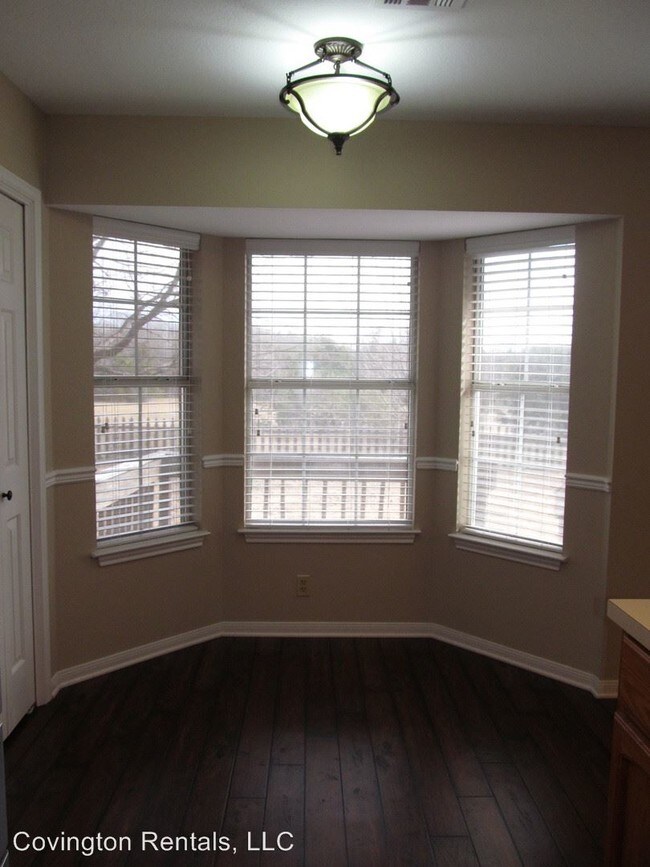 Building Photo - 3104 Red Oak Dr