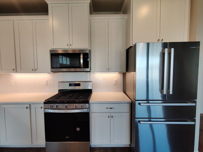 Building Photo - Gorgeous Newer Single Family Home in West ...