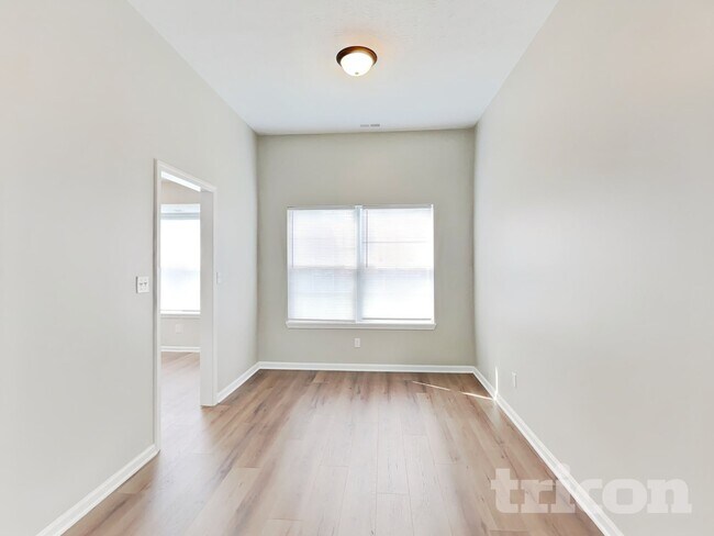 Foto del edificio - 10229 Park Valley Dr