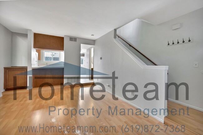 Building Photo - 2 BR/ 2 BA 1009 SQFT University Heights / ...