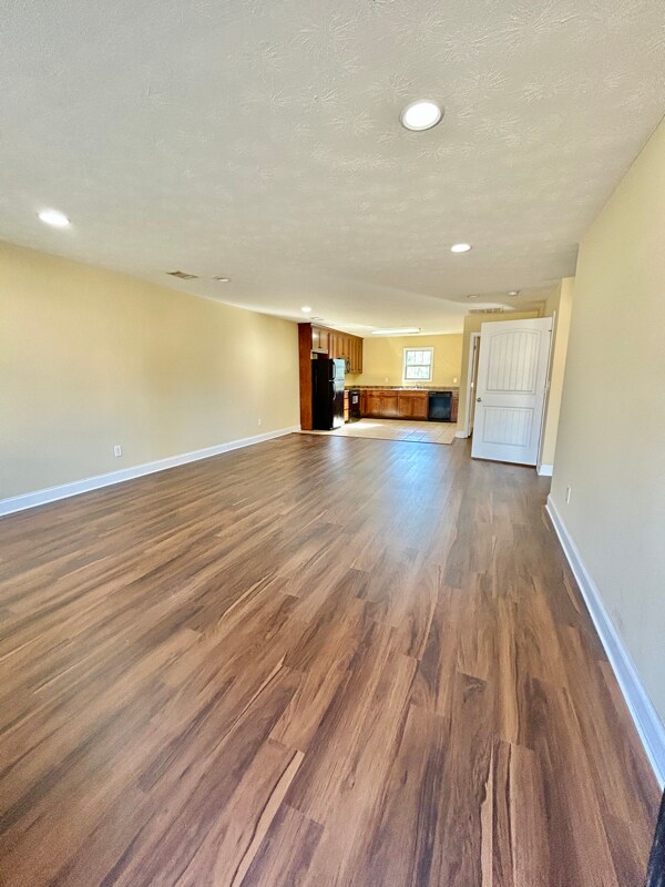 Foto del edificio - 8 Cal Rd