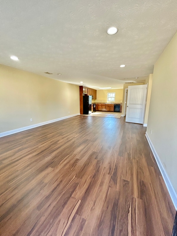 Building Photo - 8 Cal Rd