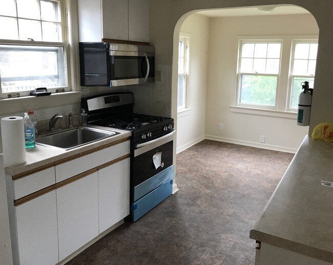 Bright Kitchen with New Appliances - 185 Wilson St
