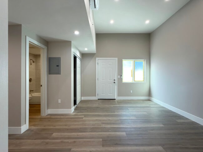 Building Photo - 1382 Molino Ave