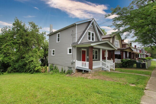 Foto del edificio - Updated 3 Bedroom 1 bathroom House