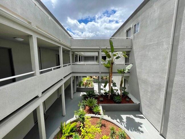 Building Photo - 20954 Vanowen St