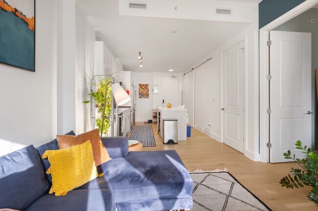 Building Photo - Charming 1 BR + 1 Den/1 BA in Shepherd Park!