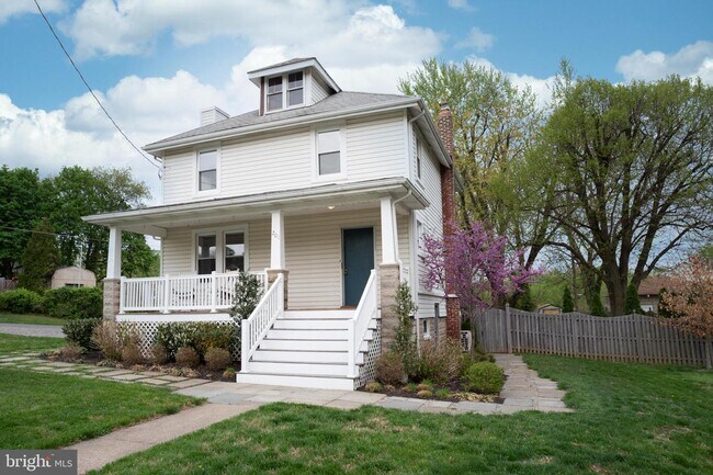 Building Photo - 201 Kenwood Ave