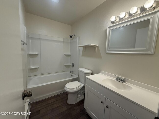 Building Photo - 441 N Flower St