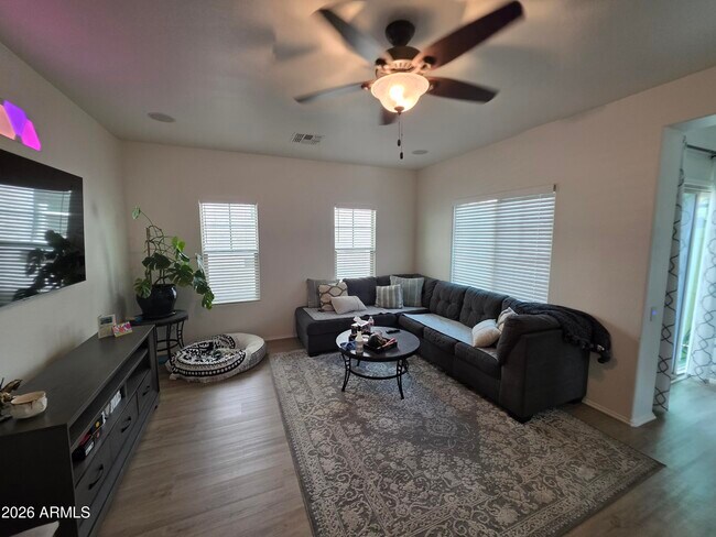 Foto del edificio - 2170 Scully Dr