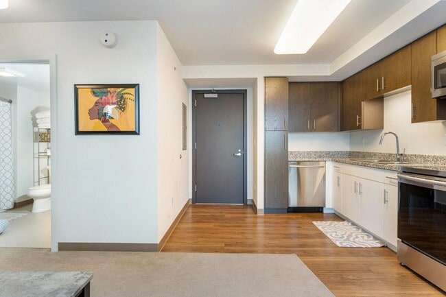 Building Photo - Ke Kilohana - 32nd floor Fully furnished 1...