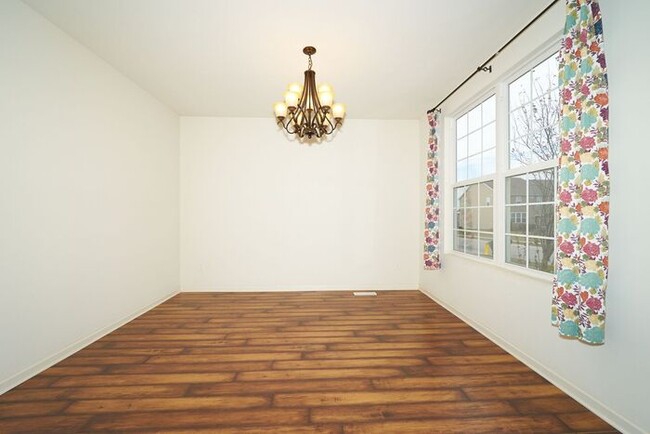 Foto del edificio - 4 Bedroom With Finished Basement in Westfield!