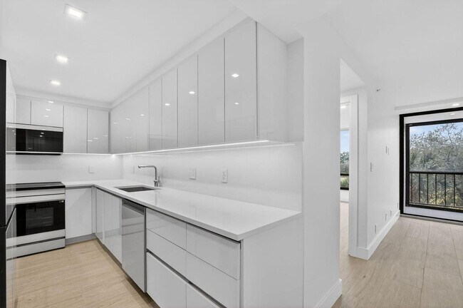 Foto del edificio - 7835 Lakeside Blvd