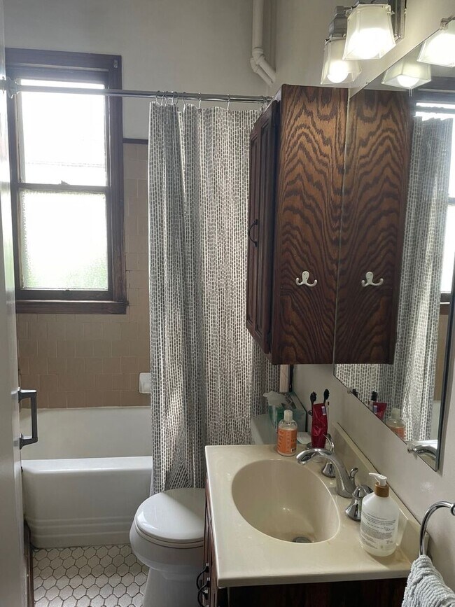 Foto del edificio - 2745-2747 S. Herman St. - Duplex