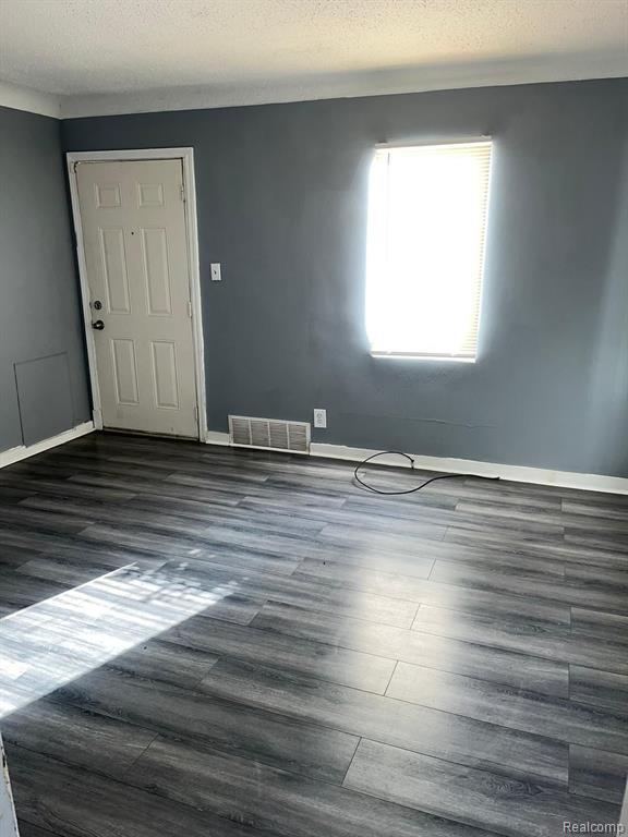 Foto del edificio - 15855 Meyers Rd