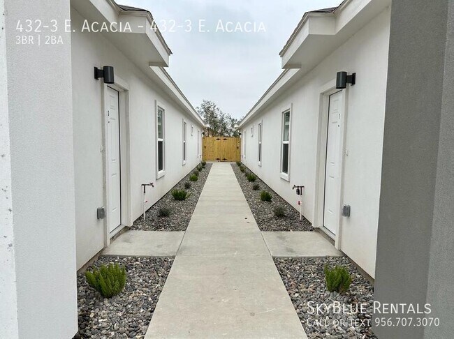 Building Photo - 432 Acacia, 432-3 E. Acacia