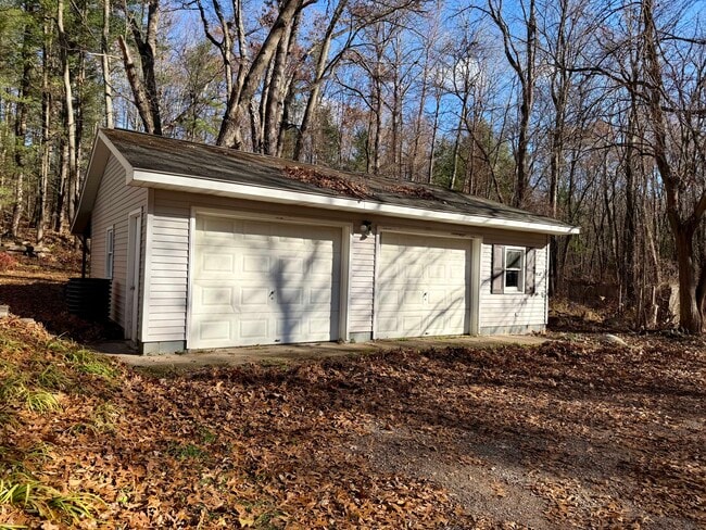 Building Photo - 10909 Bennett St SE