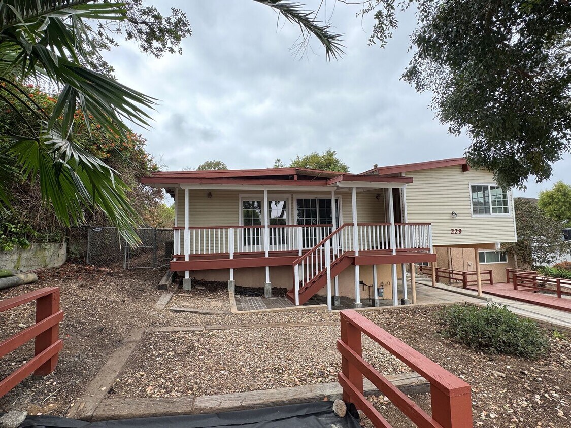 Primary Photo - Rural 3 bedroom home in Newbury Park