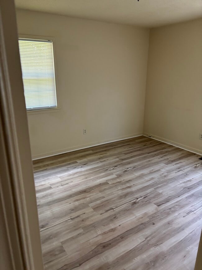 Building Photo - 1906 Wickham Ave