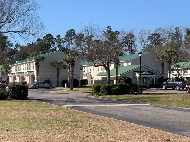 Building Photo - Pet Friendly, 2 Bedroom, 2.5 Bath Town Hom...