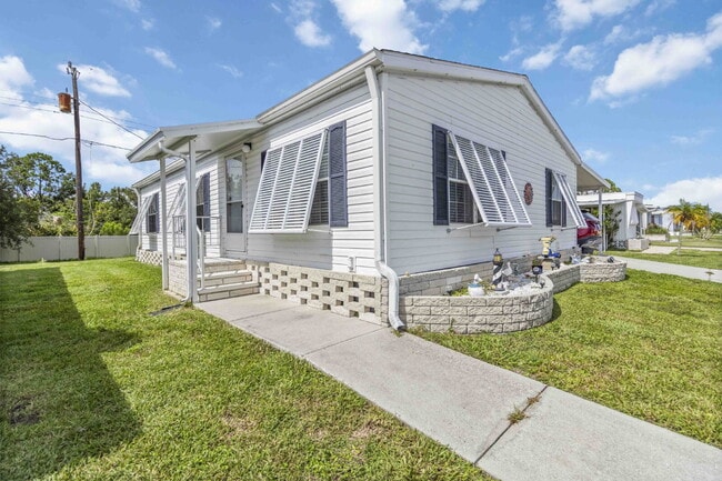 Building Photo - Nokomis Lake Village 3 bed/2bath