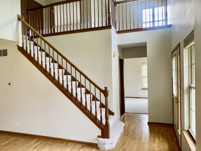 Foto del edificio - 214 Stoneybrook Ln