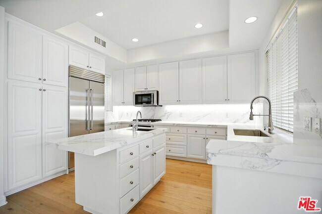 Building Photo - 6440 Lunita Rd